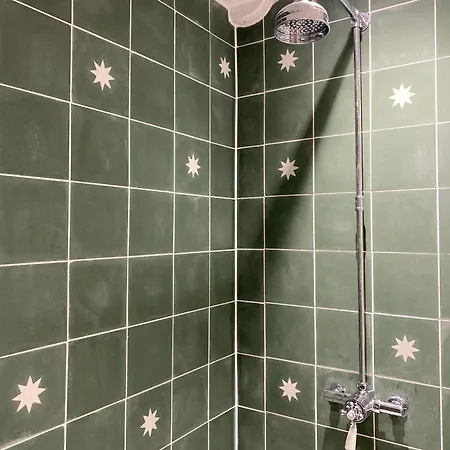 Apartment Victoria Bar Walls By Chateau Anna, - Free Parking York