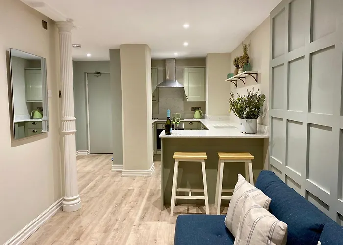 Victoria Bar Apartment, - Free Parking *