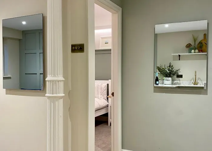 Victoria Bar Apartment, - Free Parking *